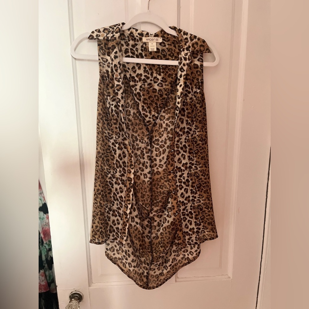 Arden B hi/low Leopard Print sleeveless blouse